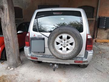 Mitsubishi Pajero 3,2 DI-D 3p - solo 105000km