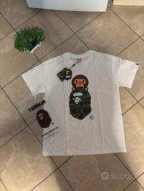 mgalia bape bianca con grafica verde