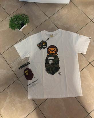 mgalia bape bianca con grafica verde