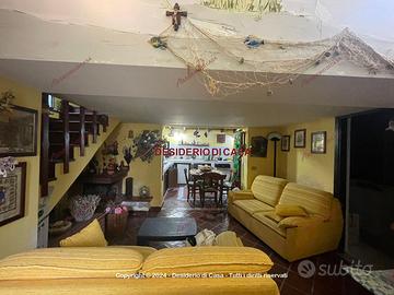 Casa, Campofelice di Roccella.