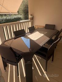 tavolo con 8 sedie misure: 220x100