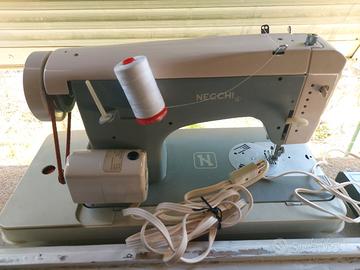 Macchina da cucire necchi 