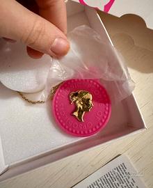 Collana lunga OPS! rosa fuxia con figura donna