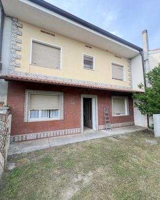 Casa in linea bicamere con giardino