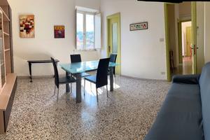 Centralissimo e luminoso trilocale arredato