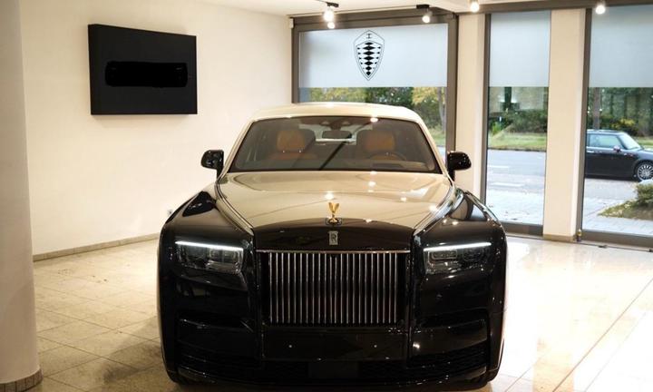 ROLLS-ROYCE Phantom EWB -TWO TONE W12 414 KW (56