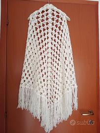 Mantella lunga con frange