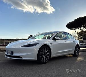 Tesla model 3 long range - dual motor  AWD Premium