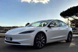 Tesla model 3 long range - dual motor  AWD Premium