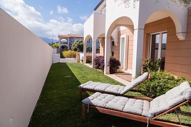 Villetta a Pula, con giardino e piscina idro