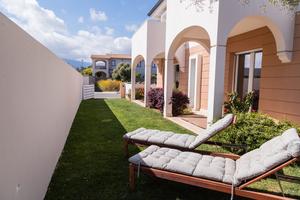 Villetta a Pula, con giardino e piscina idro