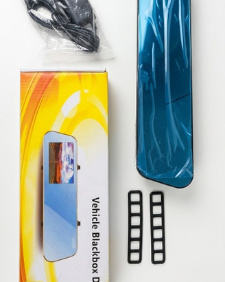 Specchietto retrovisore con dash cam