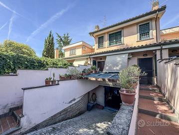 Villa di 65 m² con 2 locali e box auto a Roma