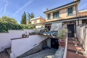 Villa di 65 m² con 2 locali e box auto a Roma