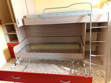 Letto a castello con 3 posti letti senza materasso