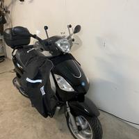Scooter piaggio fly 150