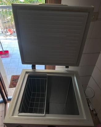 Congelatore a pozzetto compatto (57*52*84)