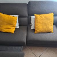 Divano marrone con poggiapiedi reclinabile elettri