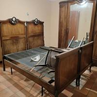  armadio e letto antico con finiture in ferro