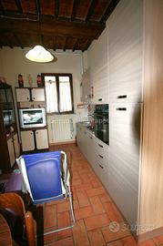 AP410 - Bettolle appartamento con ingresso