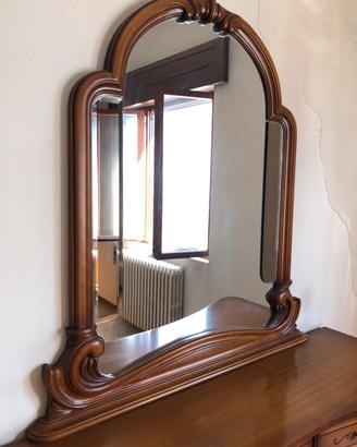 Specchio con cornice in legno per camera da letto