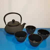 Servizio di tè in ghisa