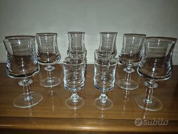 6 bicchieri da liquore e 2 piccoli