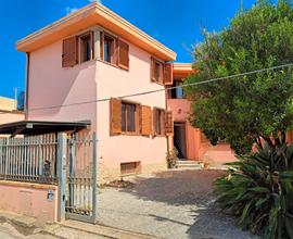 Villetta trilivelli con cortile