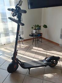 Monopattino elettrico Ninebot F30E