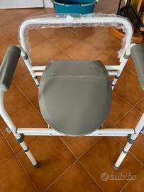 Sedia comoda con WC per anziani o disabili