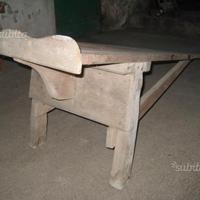 Antico lavatoio in legno