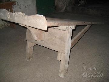 Antico lavatoio in legno