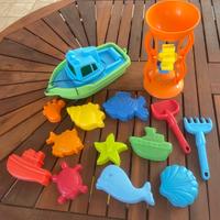 Barca, mulino acqua e sabbia, formine. Giochi mare