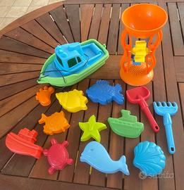 Barca, mulino acqua e sabbia, formine. Giochi mare
