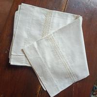 Coppia asciugamani lino ricamati a mano