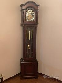Orologio a pendolo a colonna