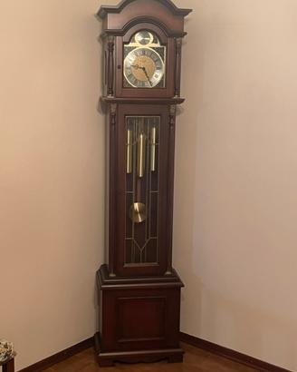 Orologio a pendolo a colonna