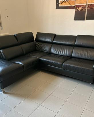 Divano in pelle nera