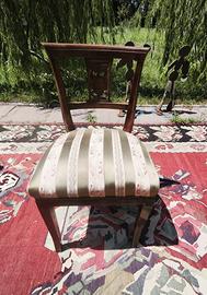 Sedia vintage in legno con seduta imbottita