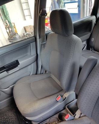Sedile anteriore dx KIA CARENS del 2005