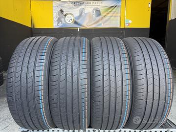 4 Pneumatici Kumho 215/55R18 Estivi 95/90% residui