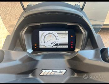 Scooter tre ruote Piaggio MP3