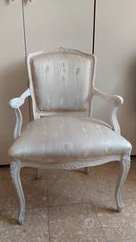 Poltroncina bianca stile Luigi XIV shabby