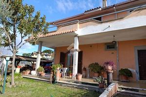 PORZIONE DI BIFAMILIARE A ROCCA DI PAPA