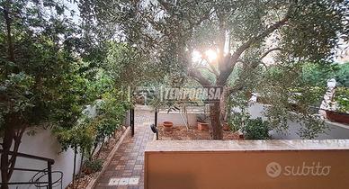 Villa a schiera con tavernetta, terrazzo e box!