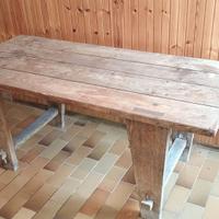 Tavolo in legno rustico