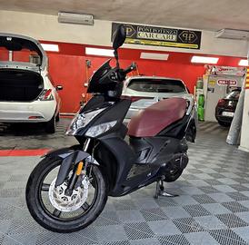 Kymco agility 125 (2024) + 2 caschi
