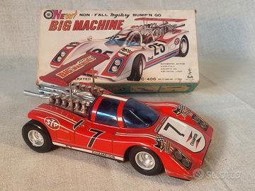 auto in latta a  batteria tipo Le Mans  anni '60.