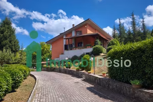 Villa di 350 m² con più di 5 locali a Pignola
