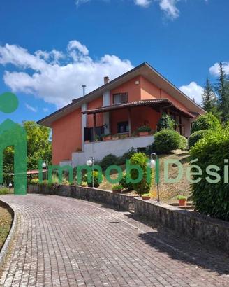 Villa di 350 m² con più di 5 locali a Pignola
